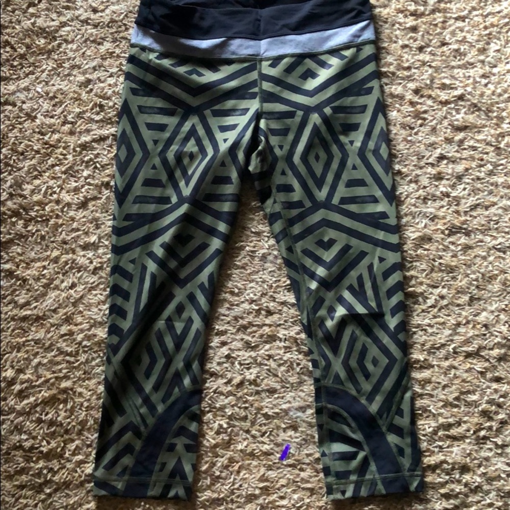 Lululemon geometric capris